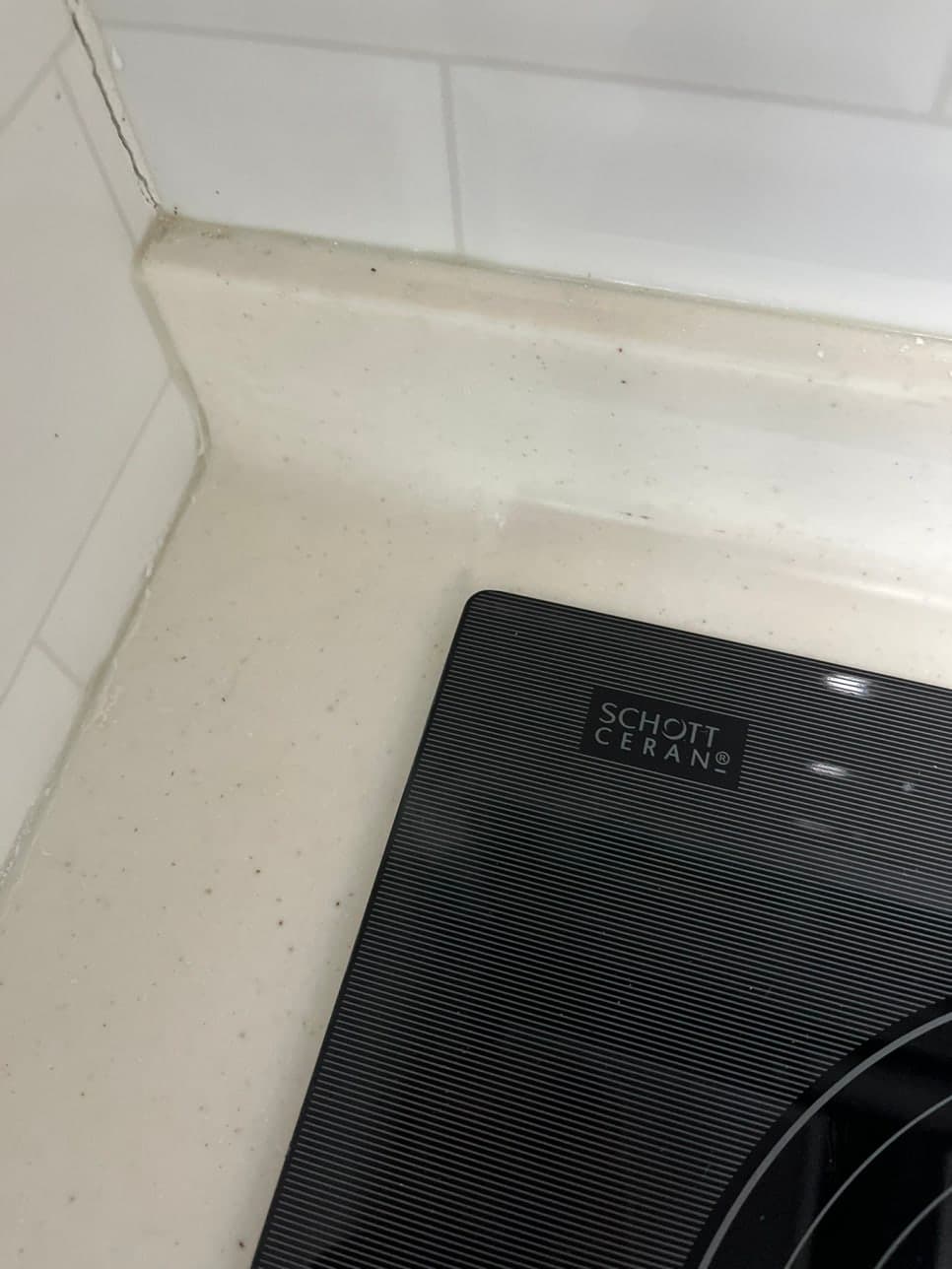 인천 인덕션 옆 상판 크랙 보수