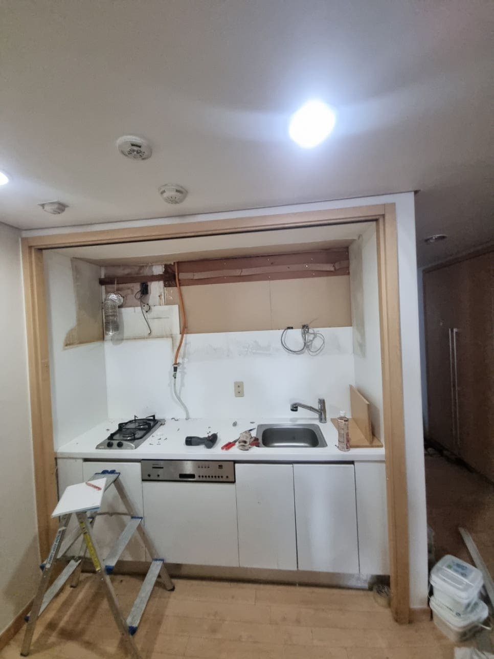 서초 상부장 처짐 교체 완성 사진 1