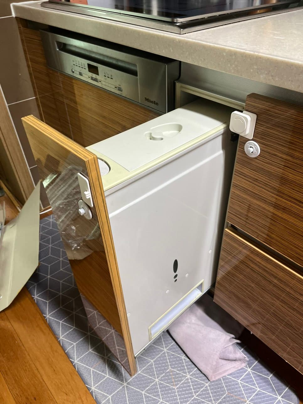 잠실 수납장 레일 교체 완성 사진 2