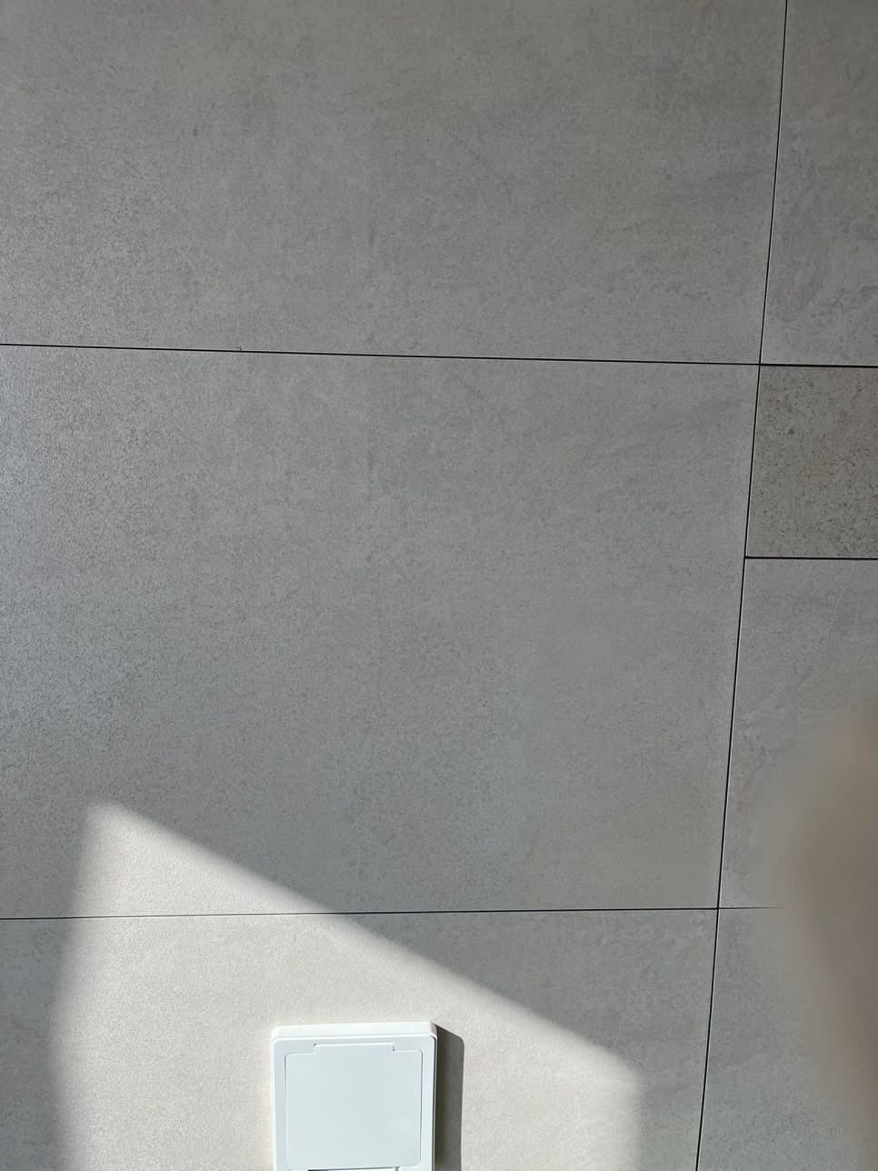 수지 벽걸이티비 자국 보수 완성 사진 4